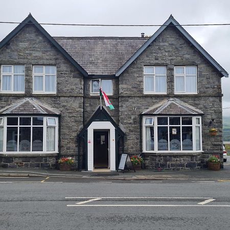 Y Griffin Hotel Penrhyndeudreath Luaran gambar