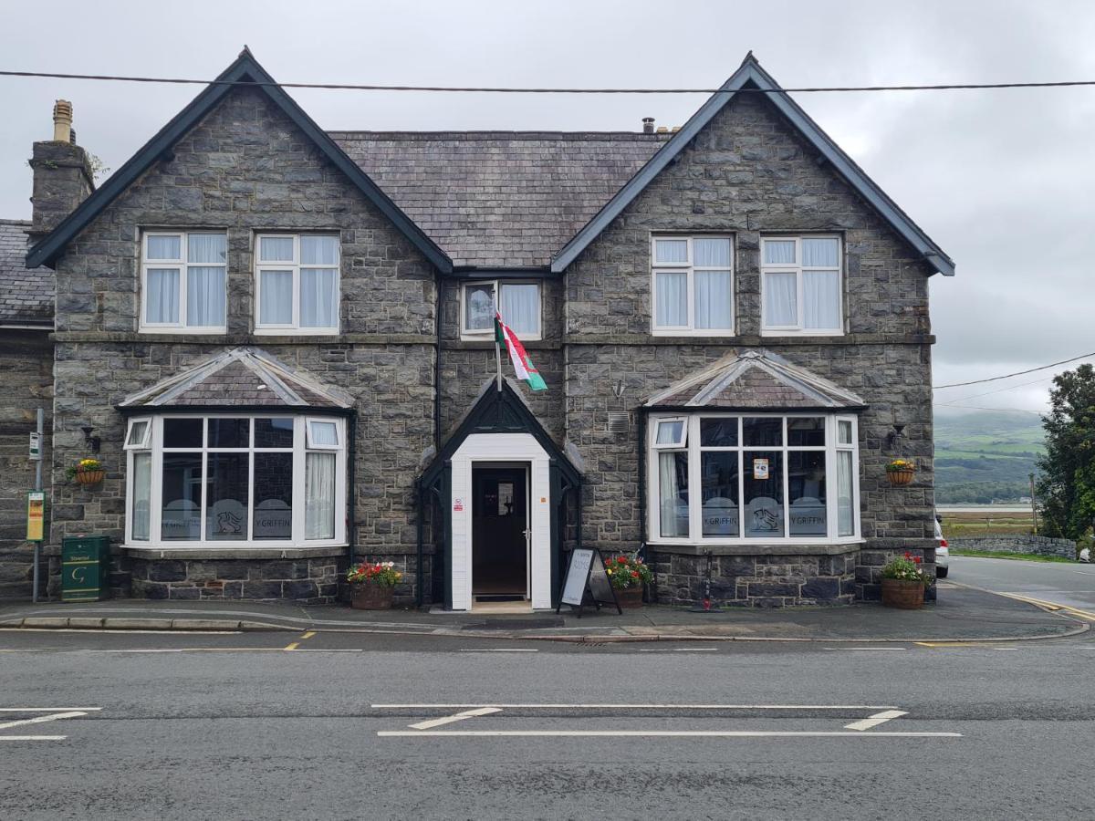 Y Griffin Hotel Penrhyndeudreath Luaran gambar
