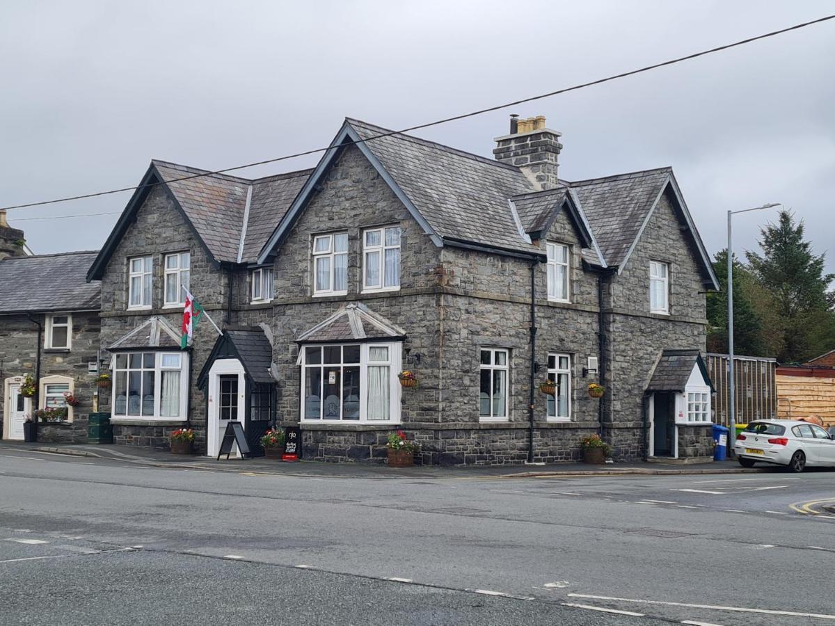 Y Griffin Hotel Penrhyndeudreath Luaran gambar
