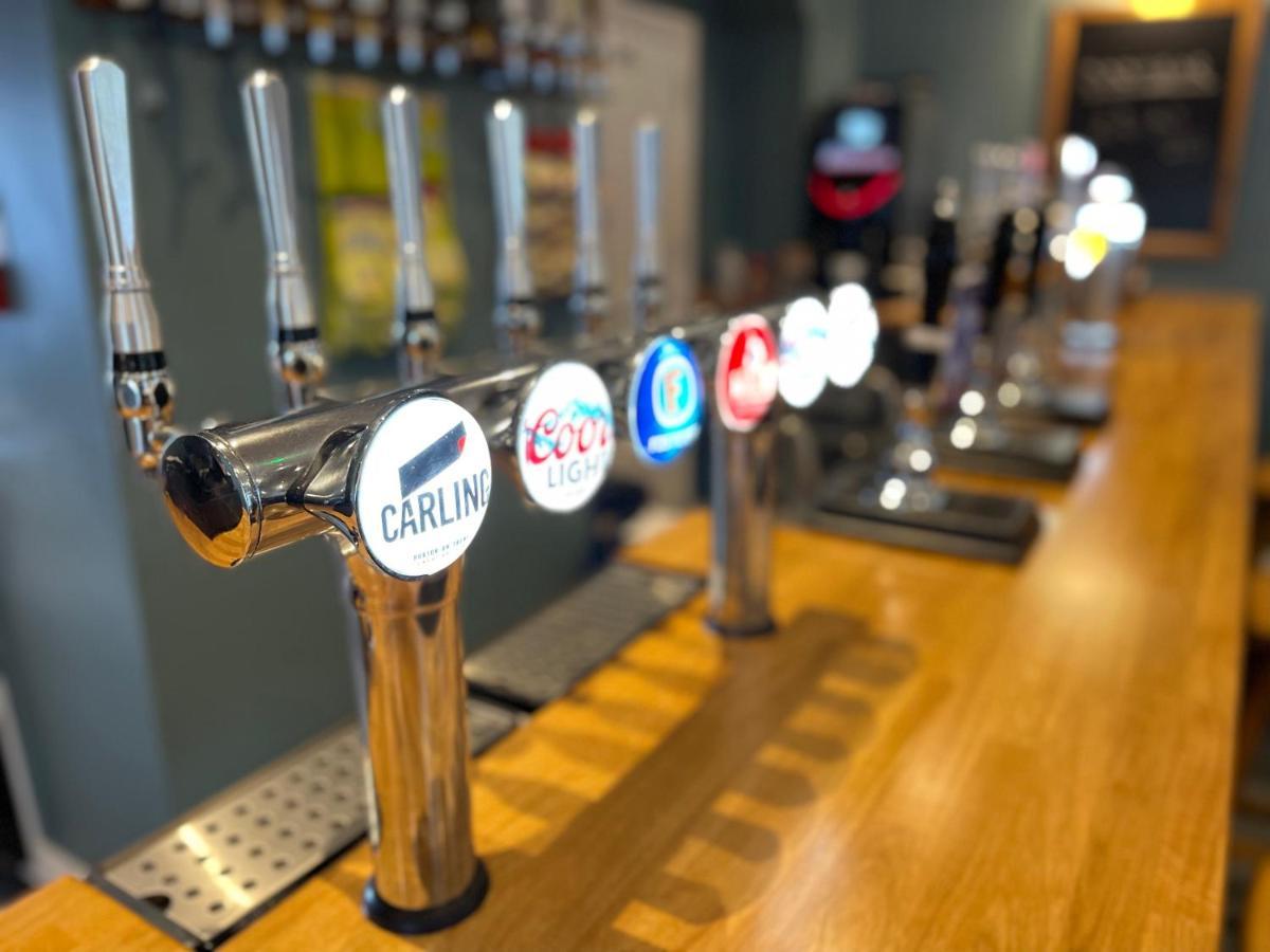 Y Griffin Hotel Penrhyndeudreath Luaran gambar