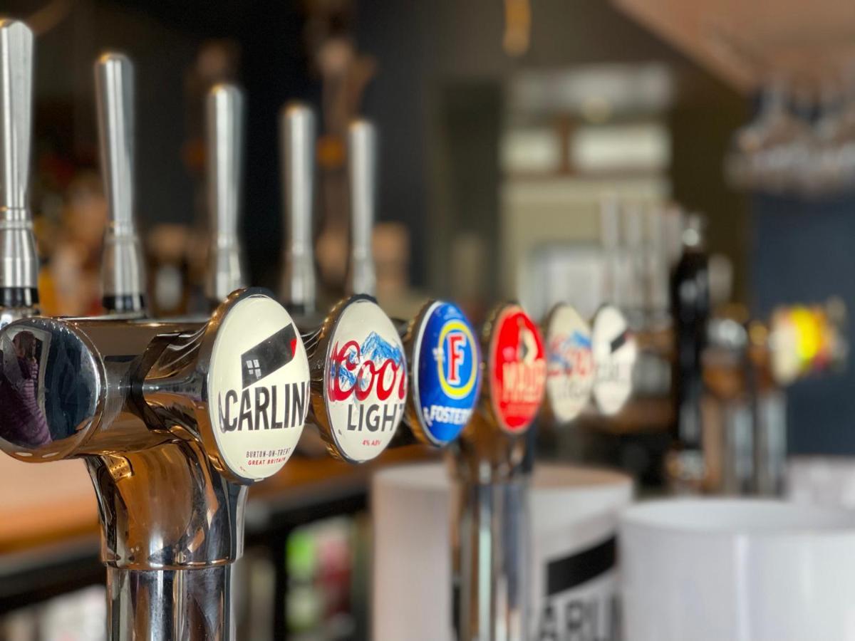 Y Griffin Hotel Penrhyndeudreath Luaran gambar