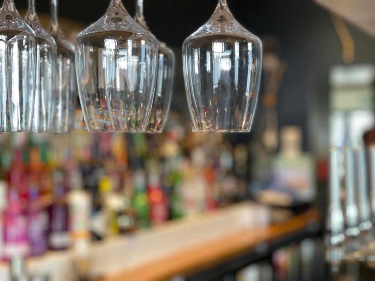 Y Griffin Hotel Penrhyndeudreath Luaran gambar