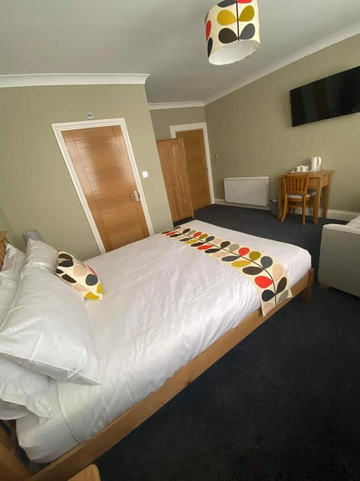 Y Griffin Hotel Penrhyndeudreath Luaran gambar