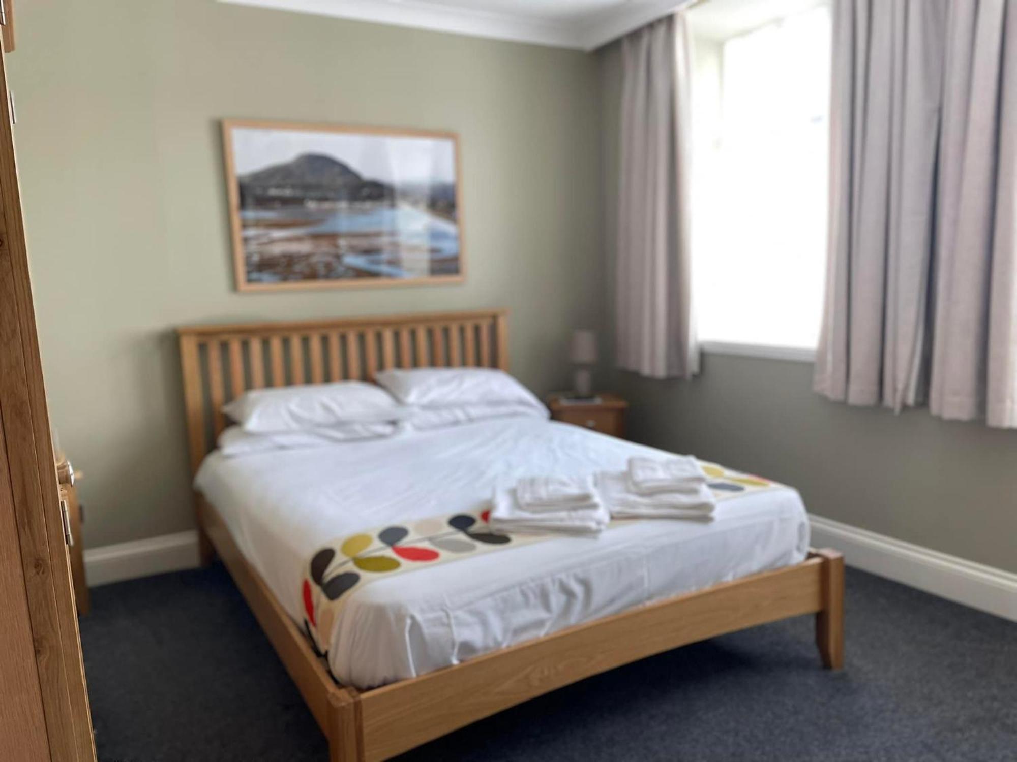 Y Griffin Hotel Penrhyndeudreath Luaran gambar