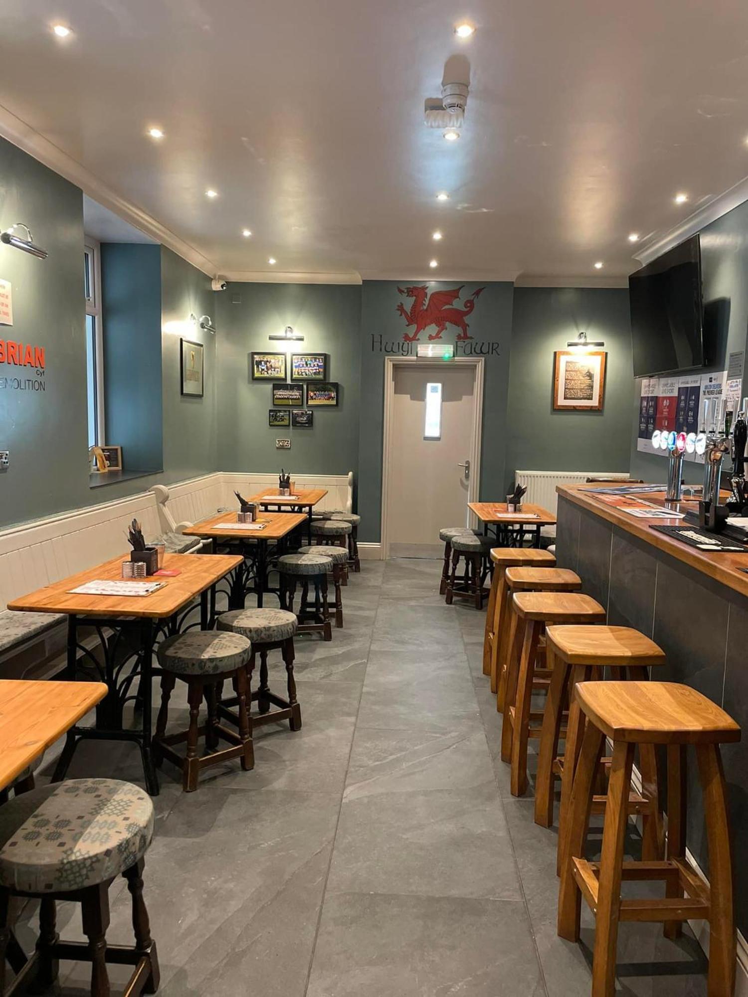 Y Griffin Hotel Penrhyndeudreath Luaran gambar