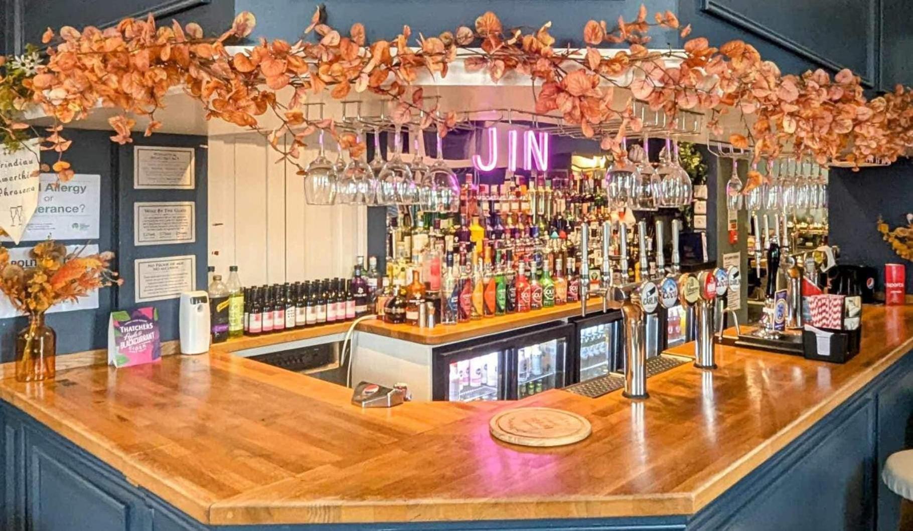 Y Griffin Hotel Penrhyndeudreath Luaran gambar